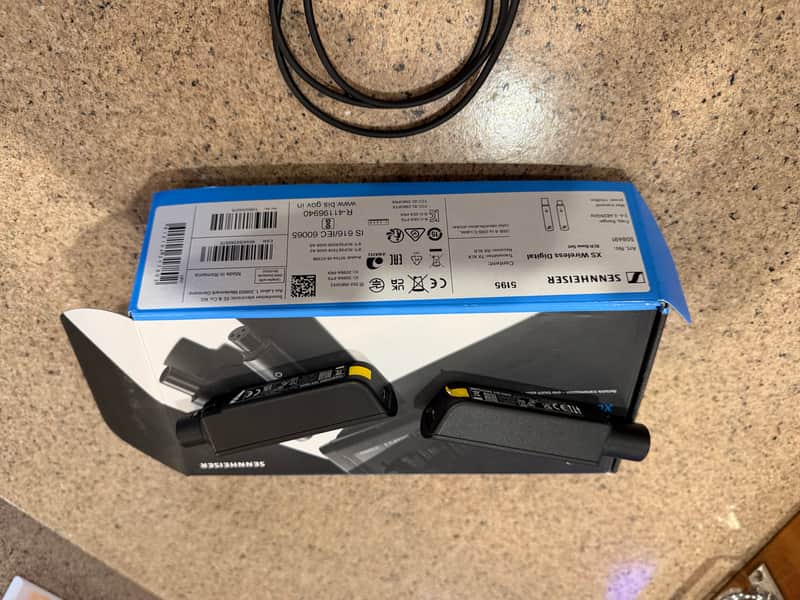 Sennheiser XSW-D XLR Base Set (Digital Band; 2.4 GHz) Digital Wireless System with XLR Transmitter and Receiver