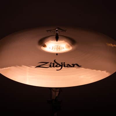 Zildjian 18" A Custom Crash image 1
