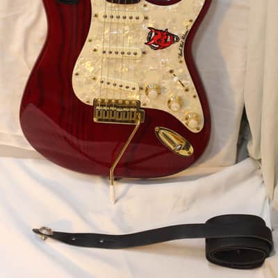 Squier Stratocaster Pro Tone series 1996 in Hard case - transparent red image 5