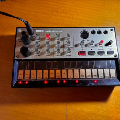 Korg Volca Keys Analog Loop Synthesizer 2013 - Present - Gold/Black