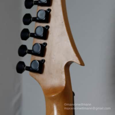 Spectrum AIL 95SS Custom Pro "Shark" Style Electric Guitar - Silver image 2