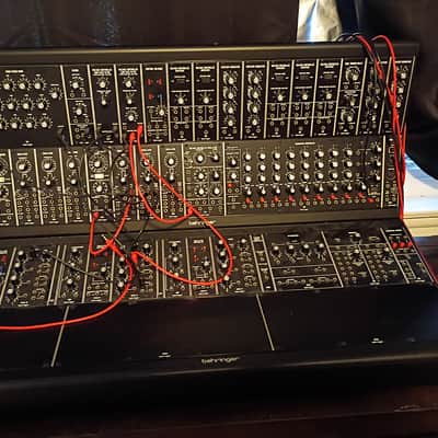 Behringer SYSTEM 55, Synthétiseur Modulaire Complet Avec 38