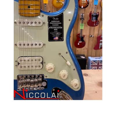 Fender American Professional Classic Stratocaster HSS, Maple Fingerboard, Faded Lake Placid Blue image 2