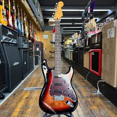 Fender Limited Edition Player II Stratocaster 3-Color Sunburst w/Tortoiseshell Pickguard image 4