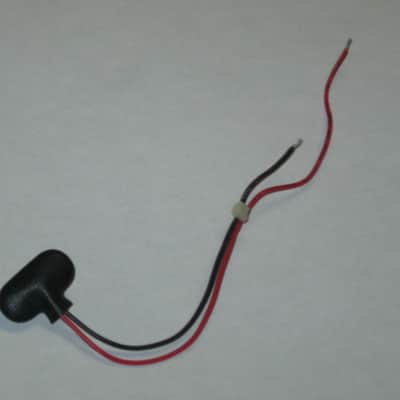 ONE very lightly used genuine Boss 9v battery clip [specifically for Boss pedals that use battery clip with black plastic covering near the terminal part (which are most of them) - but can be a replacement for the gray battery clip] image 20