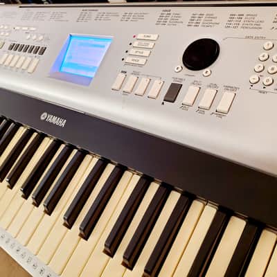 MUST SEE!!! YAMAHA DGX 520 (YPG 525) SEMI-WEIGHTED 88-KEY DIGITAL PIANO IN AMAZING CONDITION! image 16
