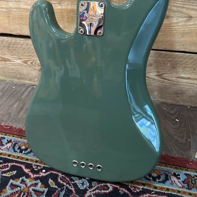 Fender American Professional Precision Bass 2017 - Antique Olive image 4