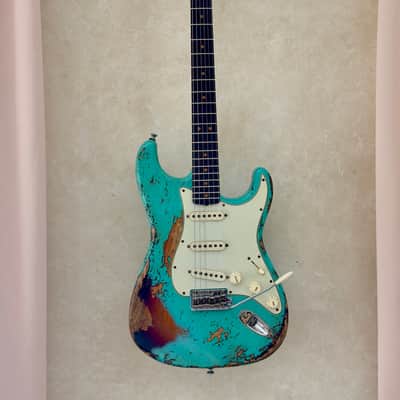 Fender Stratocaster 2025 - Surf Green over 3-color Sunburst - Super Heavy Relic image 1