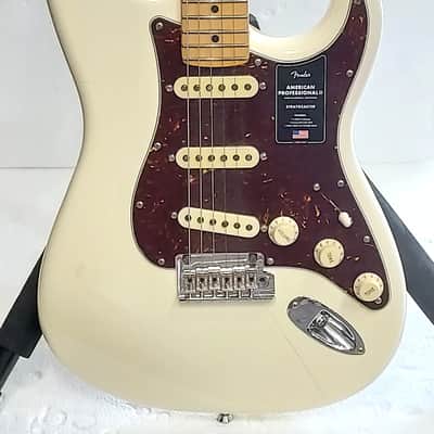 2023 Fender American Professional II Stratocaster Olympic White Maple Fingerboard image 2