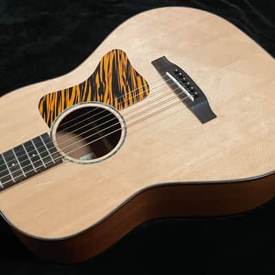 Pono DS-20 12-fret Slothead Bearclaw Sitka Spruce / Mahogany - 1 3/4" nut Natural image 4