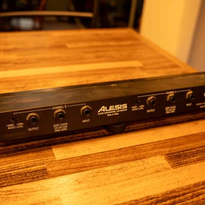 Alesis 3630 Dual-Channel Compressor / Limiter with Gate - Black image 2