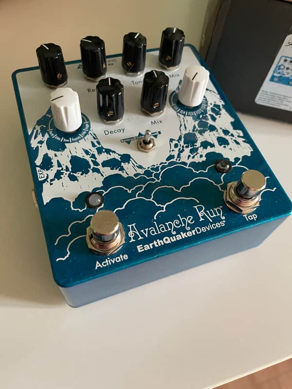 EarthQuaker Devices Avalanche Run Stereo Reverb & Delay with Tap Tempo V2