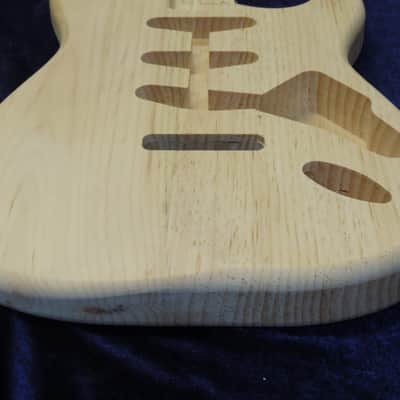 40yr Aged Pine Strat Style body - 3lbs #3670  *IMPORT CHARGES INCLUDED image 5