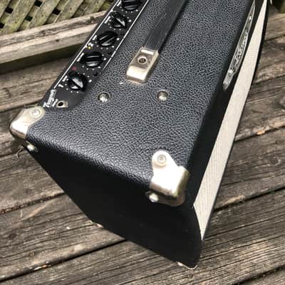 TRAYNOR YCV20 Custom Valve 15-Watt Amplifier + accessories image 3