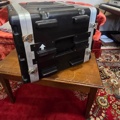 SKB 8u Rack Case Molded image 5