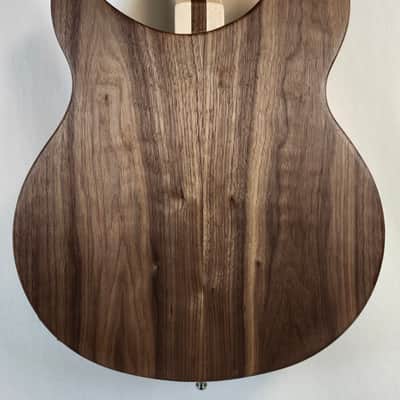 Rickenbacker 330 Walnut, Semi-Hollowbody, 21 Fret, Gotoh Tuners, w/HSC image 14