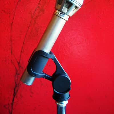 Vintage 1970's AKG D190E dynamic cardioid microphone w mic clip & pouch Low Z 200 OHMS D1000E # 3 image 10
