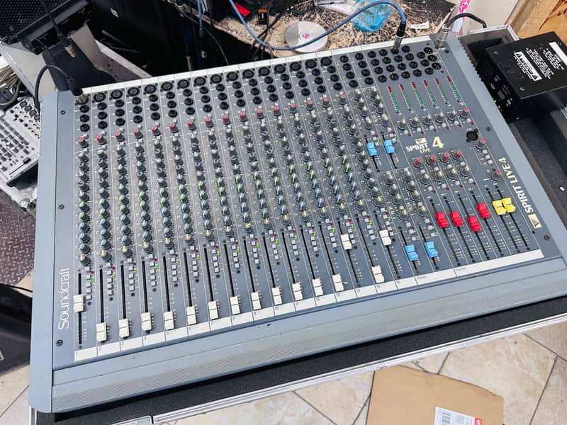 Soundcraft Spirit Live 4 16 Channel Mixer w/ATA Road Case - Working image 1