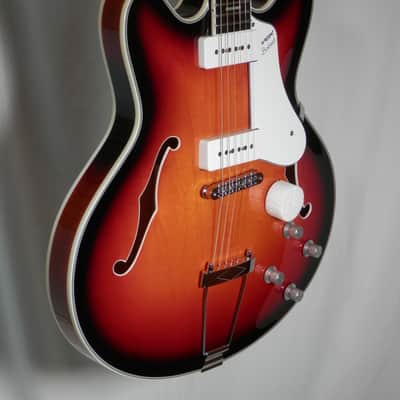 Vox Bobcat V90-SB Sunburst Semi-Hollow Electric with hard case image 4