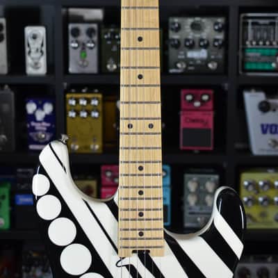 EVH Striped Series "Circles/See Ya" 2010 - 2024 - Gloss Black/White image 10