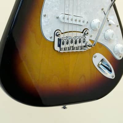 G&L Tribute Legacy 3-Tone Sunburst image 4