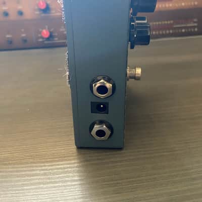 Tech 21 Sans Amp VT Bass (parallel clean DI out mod) 2000s image 3