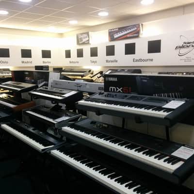 ROLAND LX7 Digital Piano, Brown Walnut - Includes warranty and delivery image 10