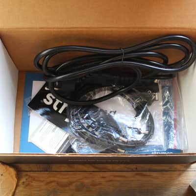 Strymon Zuma R300 5-Output Ultra Low-Profile High Current DC Power Supply Blue image 11