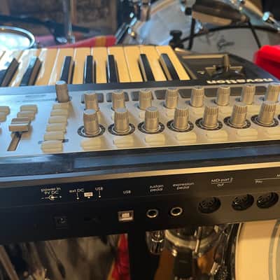 Novation ReMOTE 25 SL MKII MIDI Controller 2008 - Gray image 9