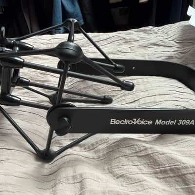 Electro-Voice RE20 Dynamic Mic WITH ShockMount Included — Black image 18