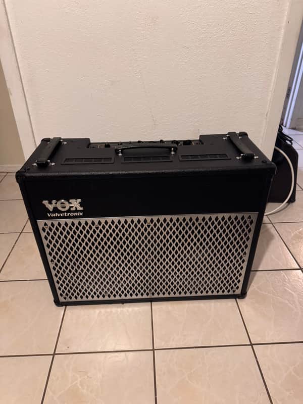 Vox Valvetronix AD100VT 100-Watt 2x12" Digital Modeling Guitar Combo