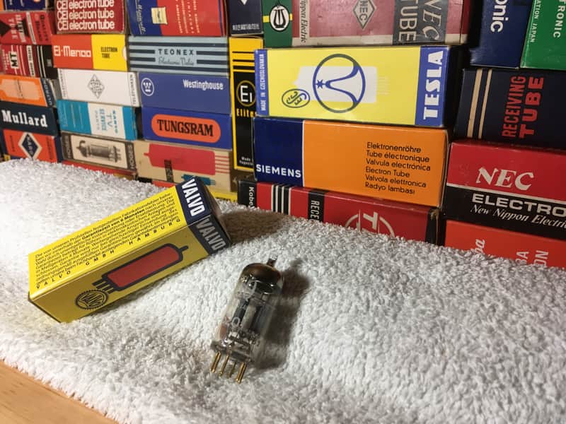 1 x Rare NOS Valvo Hamburg Germany 6201 Gold Pin ~ SQ Miniwatt Authentic 1964 Production ~ HolyGrail 12AT7 ECC81 ~ Musical Dynamic Warm Vintage Holographic Transparency ~ E81CC 12AT7WA image 1