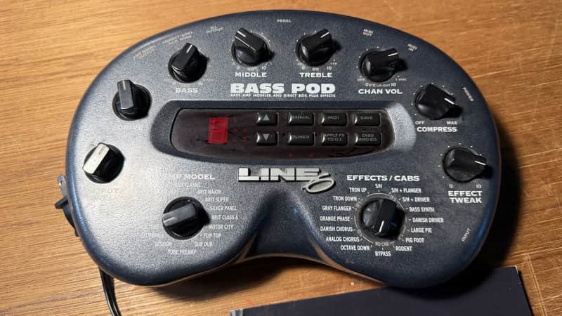 Line 6 Bass POD Multi-Effect and Amp Modeler image 1