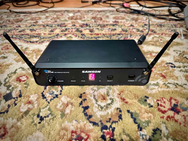 Samson CR88 C Band Receiver with Power Supply image 1