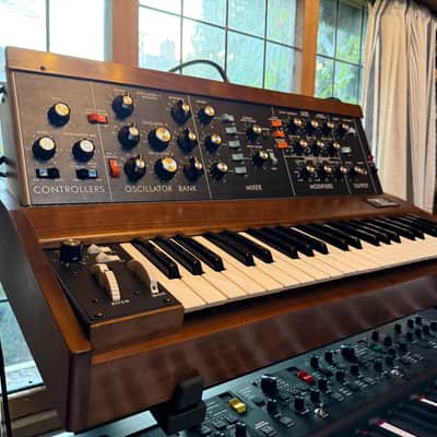 Moog Minimoog Model D Reissue 44-Key Monophonic Synthesizer (2016) 2016 - 2017 - Black / Wood image 3