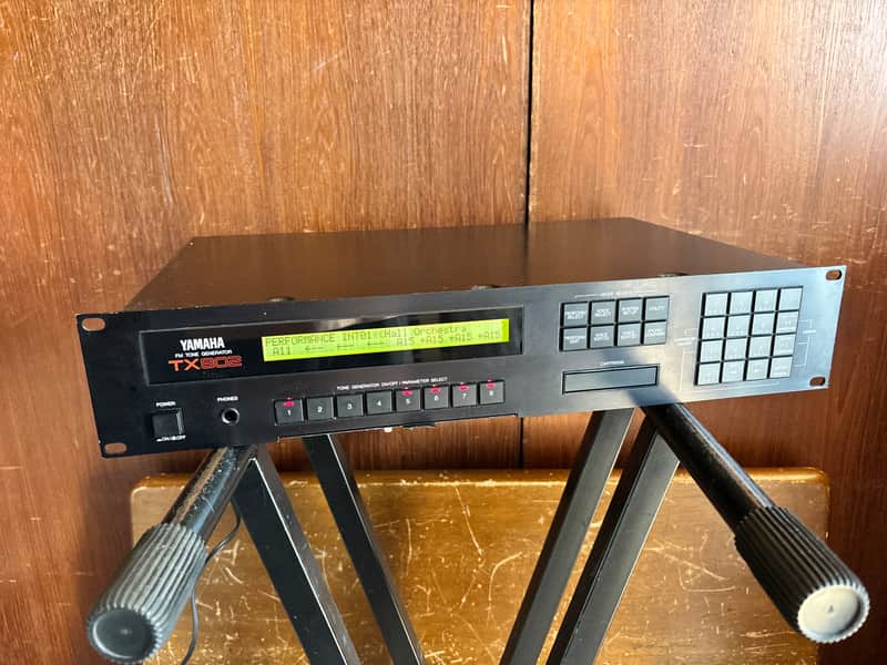 YAMAHA TX802 FM TONE GENERATOR SYNTHESIZER 2U RACK New internal battery image 1