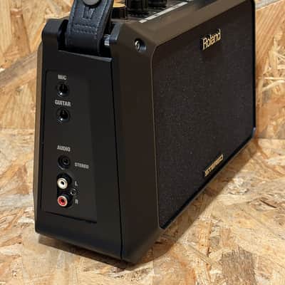 Pre Owned Roland Mobile AC Acoustic Chorus Amp Inc. Carry Bag & Box image 4