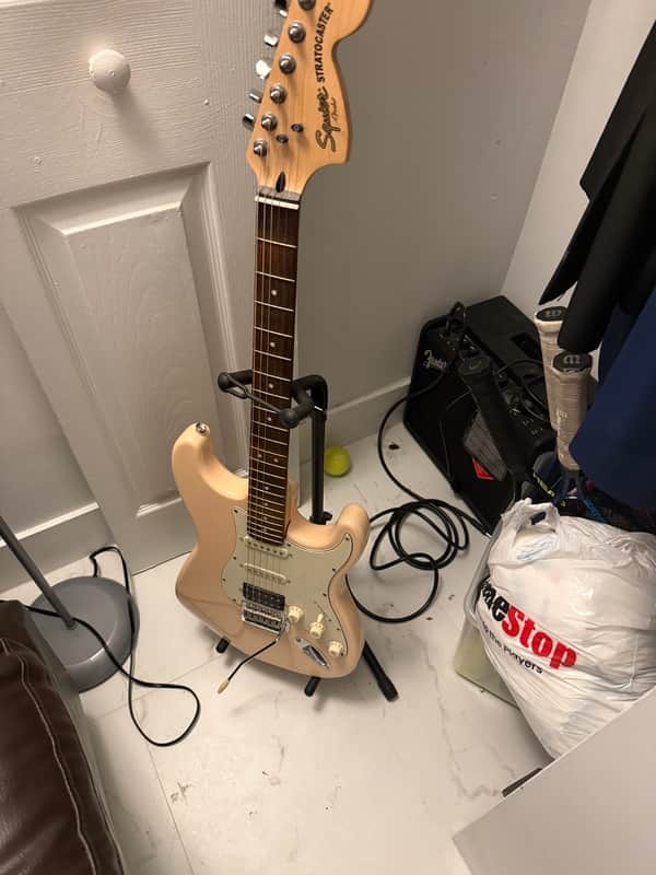Modded Squier Standard stratocaster HSS 2008 - Vintage white/Cream image 1