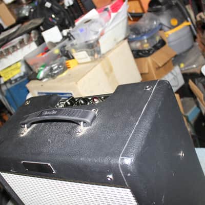 Fender Pro Junior III/ 15 Watt 1x8" Tube Combo image 4