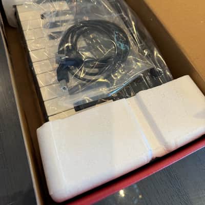 **LIKE NEW-IN BOX-ONE OWNER** Akai MPK Mini MKII 25-Key MIDI Controller 2014 - Present - Black image 3