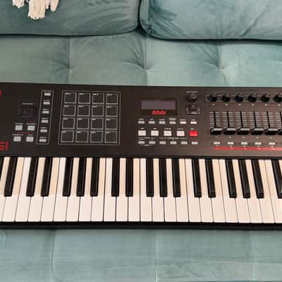 Akai MPK261 61 Key MIDI Controller, 16 drum pads, faders, custom mappable, great touch