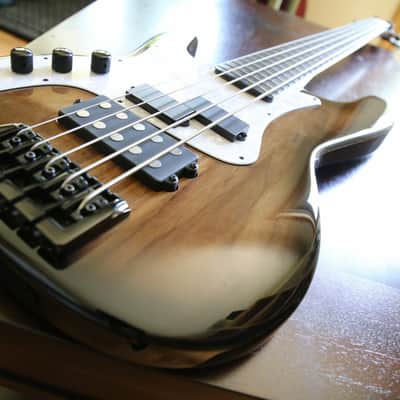 Carvin PB-5 2015 Walnut image 4