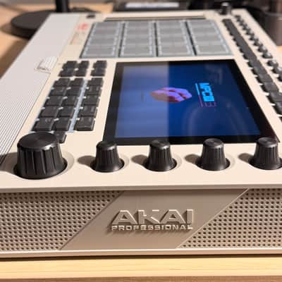 Akai MPC Live III Standalone Sampler / Sequencer 2025 - Present - Gray image 4