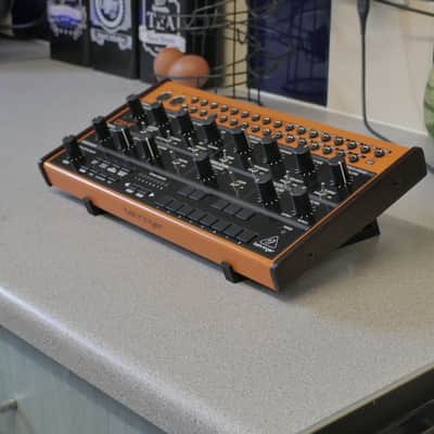 Behringer Grind Spice Crave Edge 22° Tabletop Desktop Studio Stand image 6
