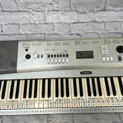 Yamaha DGX-220 76-Key Electronic Keyboard image 2