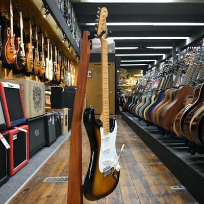 Fender American Vintage Reissue 1957 Stratocaster 2000 2-Color Sunburst w/Tweed Case image 5