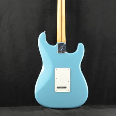 Fender Player II Stratocaster Left-Hand Aquatone Blue Maple Fingerboard image 8