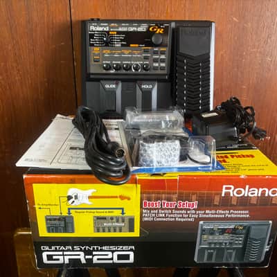 Roland GR-20 Guitar Synthesizer w/ GK-3 Divided Pickup, box