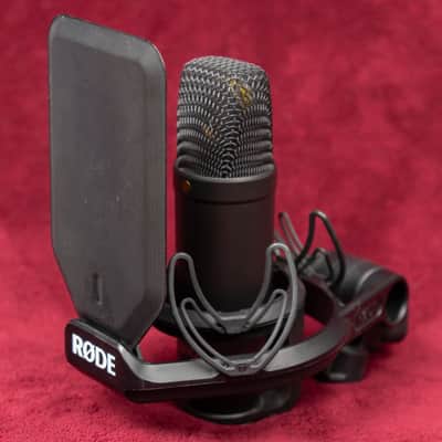RODE NT-1 KIT 4th Gen with Shockmount and Pop Filter 2010s - Black image 1
