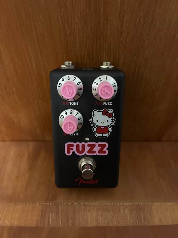 Fender Hello Kitty